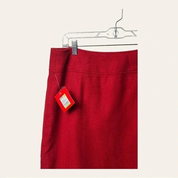 0381W. ISAAC MIZRAHI KNITTED WRAP MIDI SKIRT RED IN COLOR SIZE 14โ BUTTON DETAIL - Picture 7 of 9